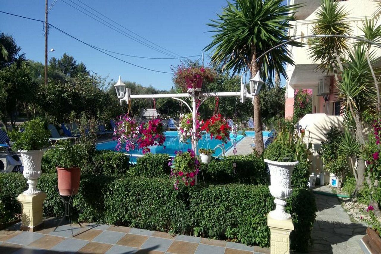 Flamingo Apartments Moraitika Corfu Exterior foto